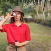 Descubre los mejores consejos y técnicas para jugar golf como un profesional